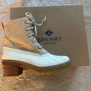 Sperry Women's Cream and Tan Winter Boots